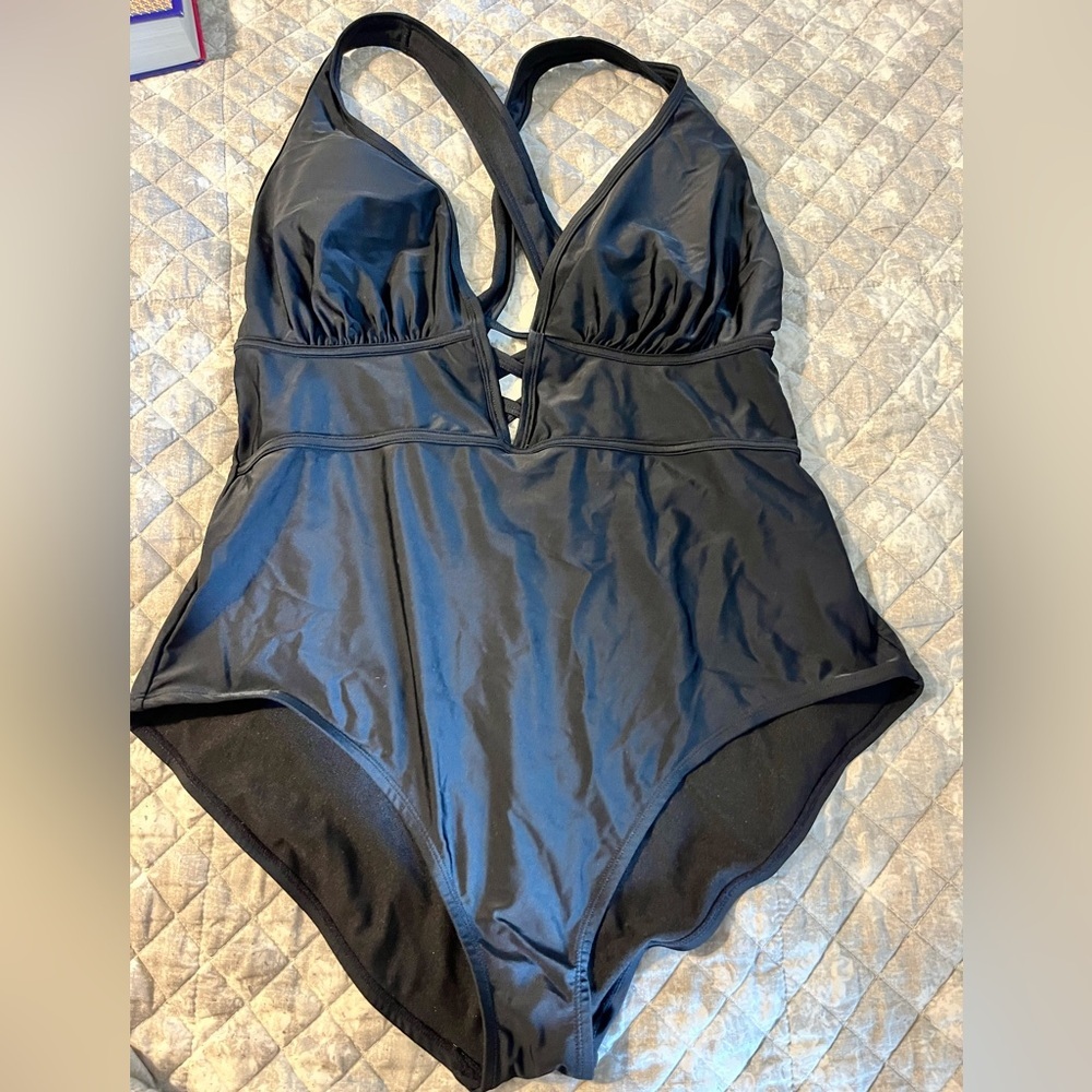 One piece swim wear